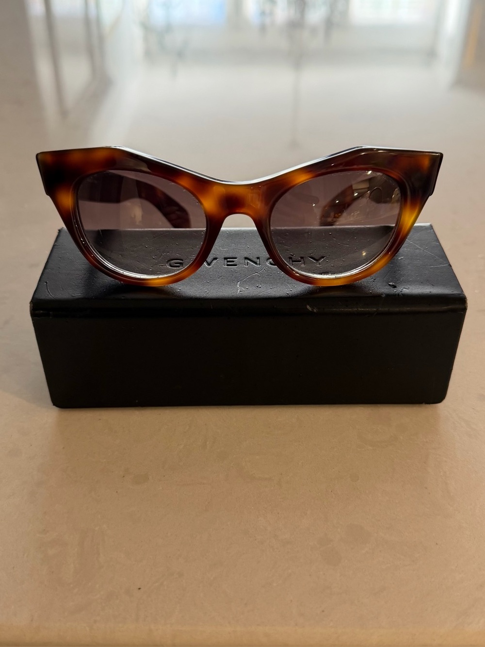 Givenchy Tortoiseshell Cat Eye Sunglasses - Brown Gradient Lenses Vintage ๐ค
